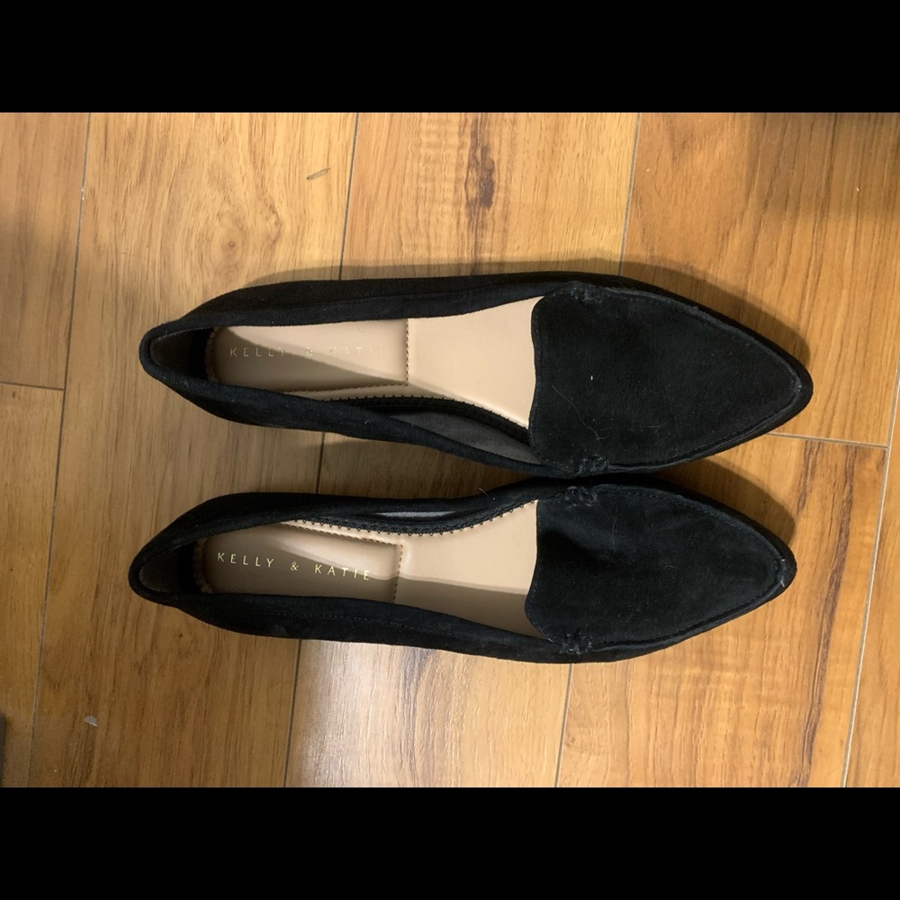 NWOT Kelly and Katie Black Faux Suede Flat